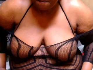 le modèle maturenesh est en webcam porno dans un show sur le site camsoda, il possède les tags suivants: anal,pussy,lingerie,lovense,massage,naked,no smoking,oil,orgasm,sex toys,handjob,sexy,solo,spank,strip,striptease,tease,tittyfuck,toys,ass