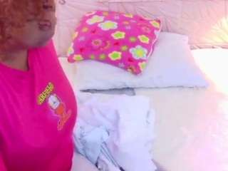 milf-loves-cock webcam model