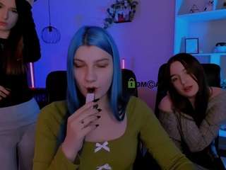 le modèle pure-radiance est en webcam porno dans un show sur le site camsoda, il possède les tags suivants: ass,shaved,longhair,lovense,lush,mistress,moaning,naked,pussy,sex toys,sexydance,shaved pussy,ass bouncing,skinny,spank,spanking,striptease,tattoos,teen-18,thong