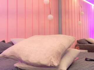 tarahills's CamSoda show and profile