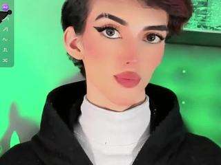 Baby_moon_ live cam preview