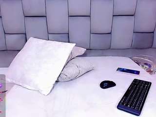 baddinner live webcam show