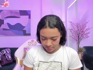 Zara-T18's Live Sex Cam Show