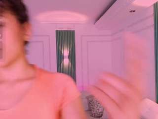 anahicurlie Live Webcam on CamSoda