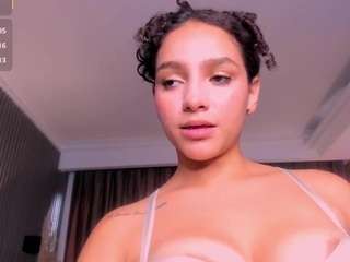 AnahiCurlie