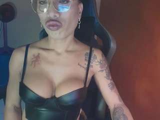 le modèle laurensgoddes est en webcam porno dans un show sur le site camsoda, il possède les tags suivants: anal toys,dirty talk,drinking,gape,green eyes,lean,nipple piercings,orgasm,smoking,tattoos,big tits,brown hair,hd