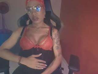 le modèle laurensgoddes est en webcam porno dans un show sur le site camsoda, il possède les tags suivants: anal toys,dirty talk,drinking,gape,green eyes,lean,nipple piercings,orgasm,smoking,tattoos,big tits,brown hair,hd
