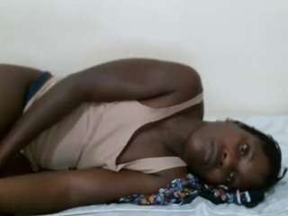 pretty-shee webcam