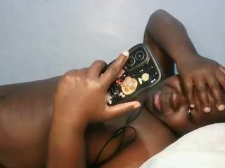 sweet-sandrabreakup webcam model