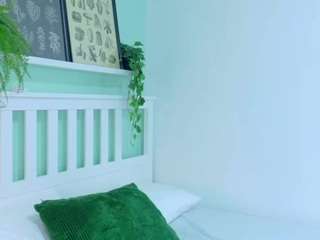 Squirt, Small Tits, Hd, Young  Camiqa – Free Live Video Chat with Strangers Online