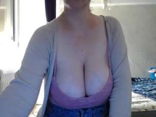 MaryX live cam preview