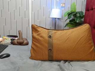 Este modelo está en vivo ahora. camila360