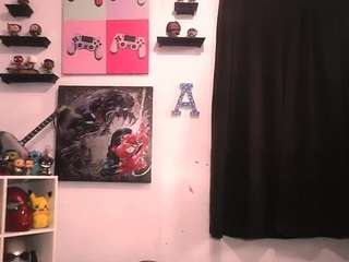 cutiebooty4u Live Webcam on CamSoda