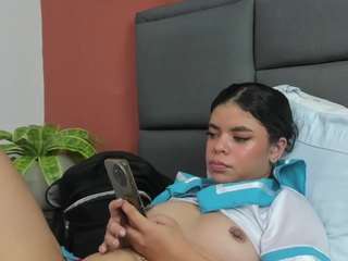 kenia28's CamSoda show and profile