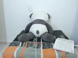 ivanaess's Live Sex Cam Show