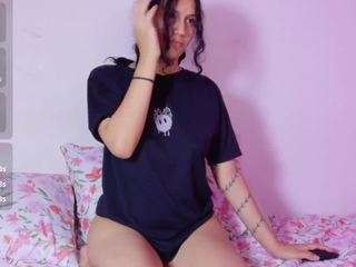 softcutegirl's CamSoda show and profile