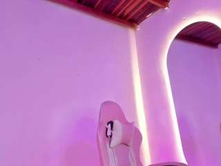 girl-gabbi Live Webcam on CamSoda