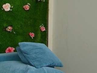 hugetittiess Live Webcam on CamSoda