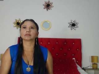 reina-mature's CamSoda show and profile