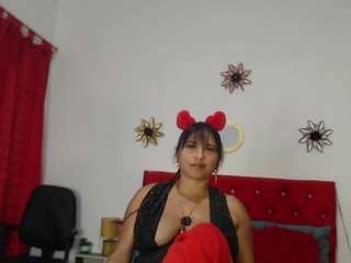 reina-mature
