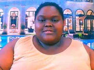 Este modelo está ao vivo agora. ebonyhotbuns