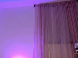 Live webcam model nicolesteele on Soda Cams