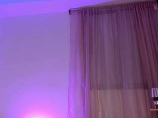 Live webcam model nicolesteele on Soda Cams