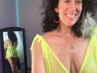 Live webcam model sirensixfoot on Soda Cams