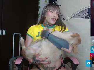 charlotbelucci Live Webcam on CamSoda