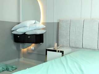 saanem-mature webcam model