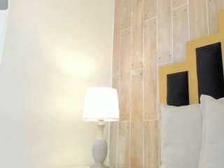 cristiloren's CamSoda show and profile