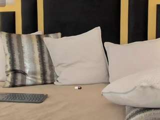 cristiloren's CamSoda show and profile