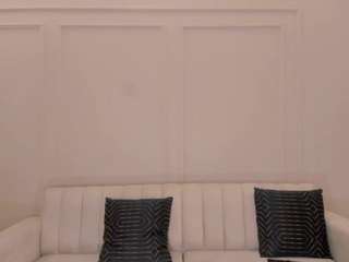 niickyreedd, female webcam model,  years old, on live webcam