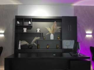 Live cam show with NIA