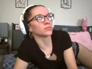 LizDaSnowbunny's Live Sex Cam Show