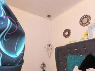 jhiinny-brownn Live Webcam on CamSoda