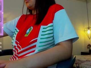 jhiinny-brownn webcam model