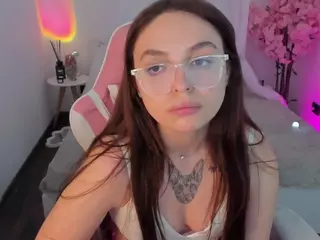 Kira-Shiny's Live Sex Cam Show