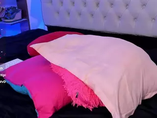 martina-monrhoee's Live Sex Cam Show