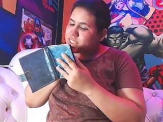 candy-hairy webcam model