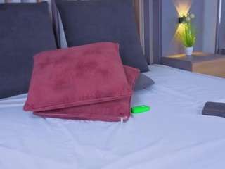 Live webcam model mia-oceann on Soda Cams