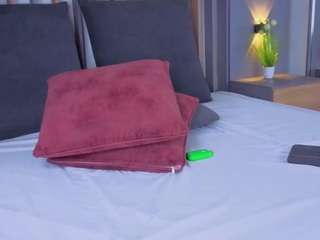 Live webcam model mia-oceann on Soda Cams