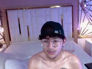 heatwavwharmony, female webcam model,  years old, on live webcam