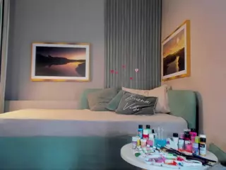 CristalGold's Live Sex Cam Show