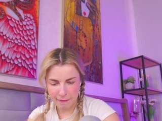 Lili live webcam show