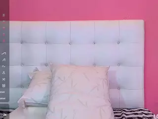 Littlebuffgirll's Live Sex Cam Show