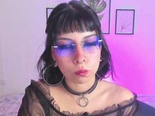le modèle salome-sweett est en webcam porno dans un show sur le site camsoda, il possède les tags suivants: brown eyes,doggy style,drinking,erotic dance,facial piercings,orgasm,red hair,skinny,smoking,tattoos,teen 18,young adult,hd