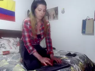 carla-roberts's Live Sex Cam Show