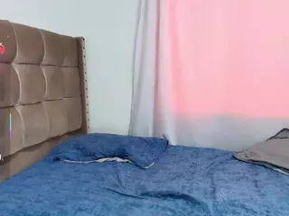 Cloverrmoon's Live Sex Cam Show