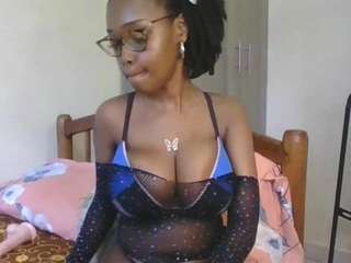 Live webcam model ravynphoenixx on Soda Cams